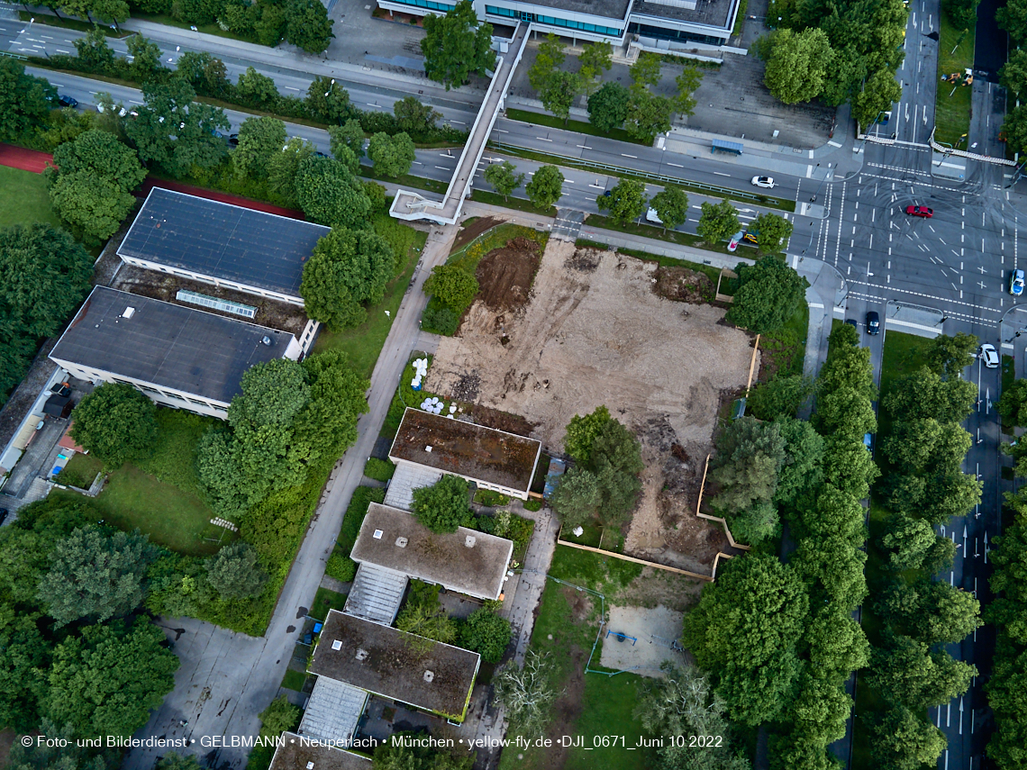 10.06.2022 - Luftbilder von der Baustelle Haus für Kinder in Neuperlach